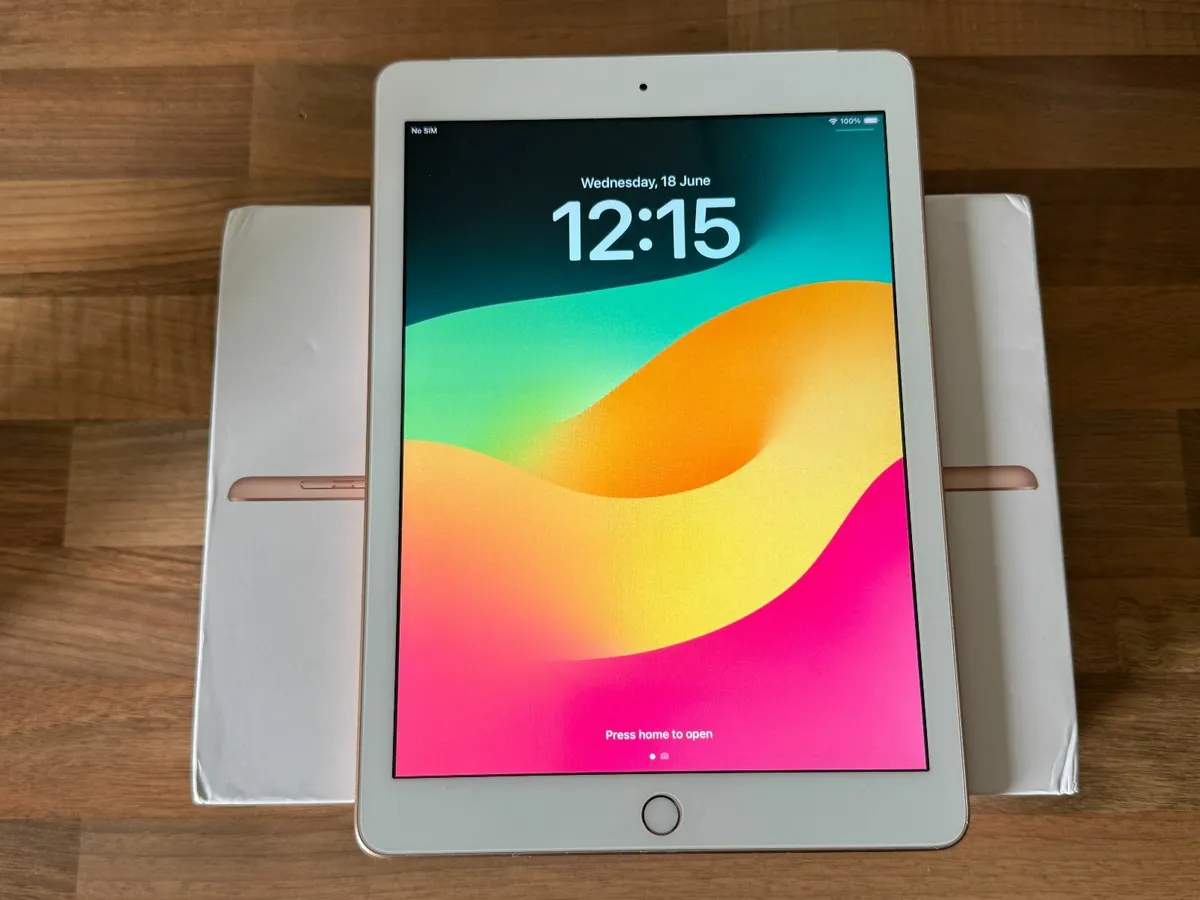 iPad 6 32GB Wifi + Cellular - Image 1
