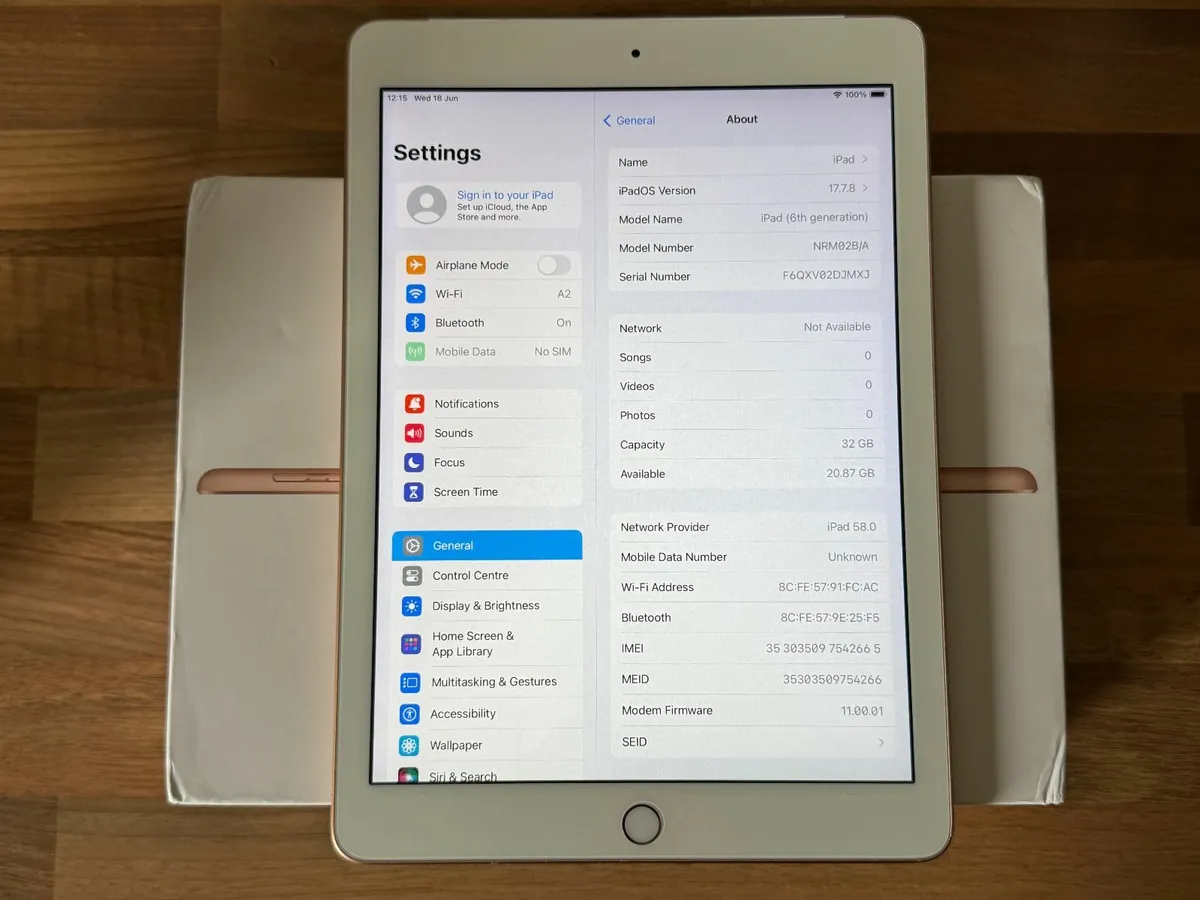iPad 6 32GB Wifi + Cellular - Image 2