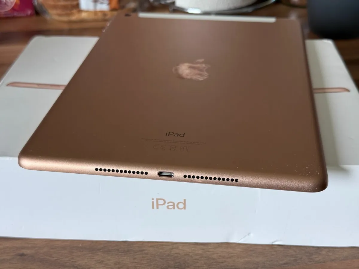 iPad 6 32GB Wifi + Cellular - Image 3