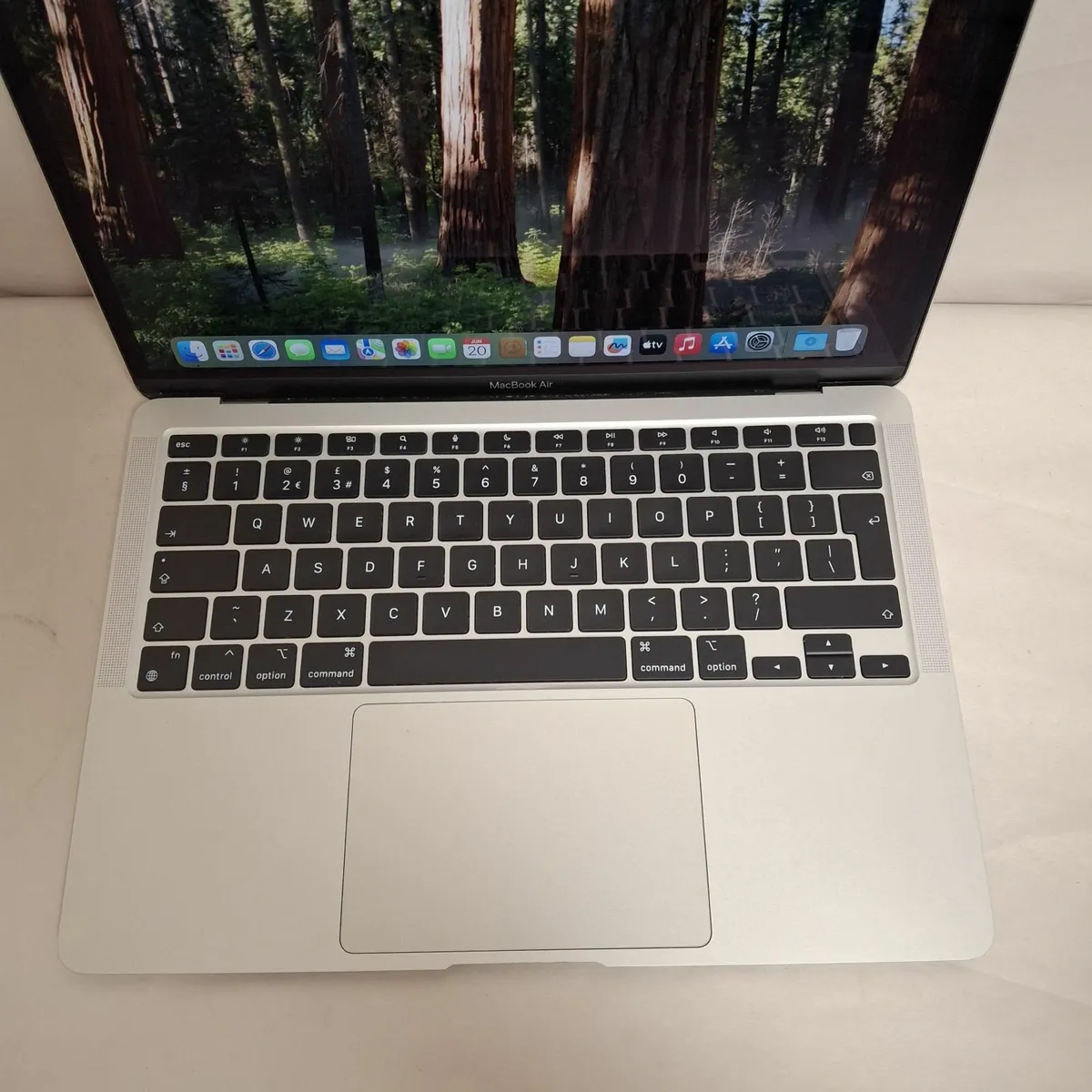 Apple MacBook Air - Image 2