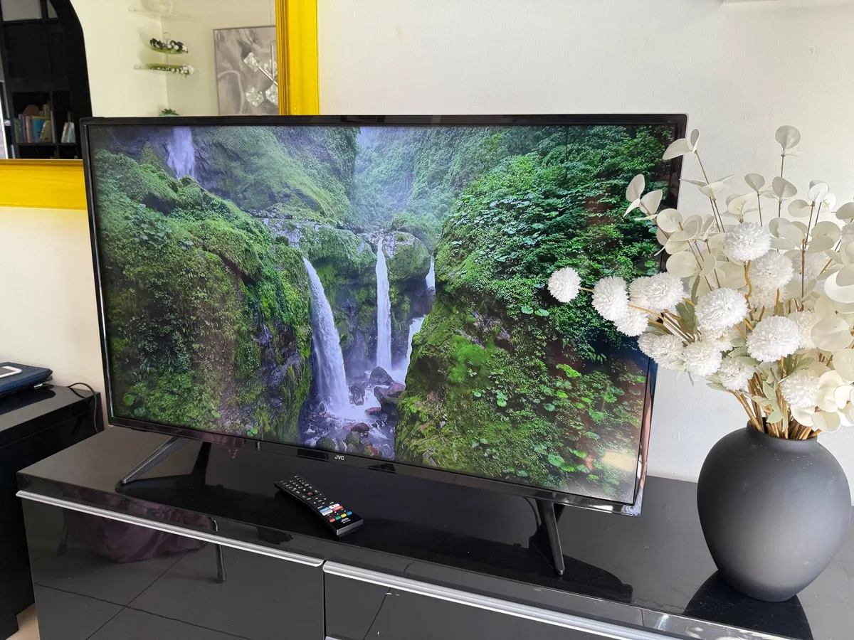 JVC Smart 43” TV in swords - Image 3
