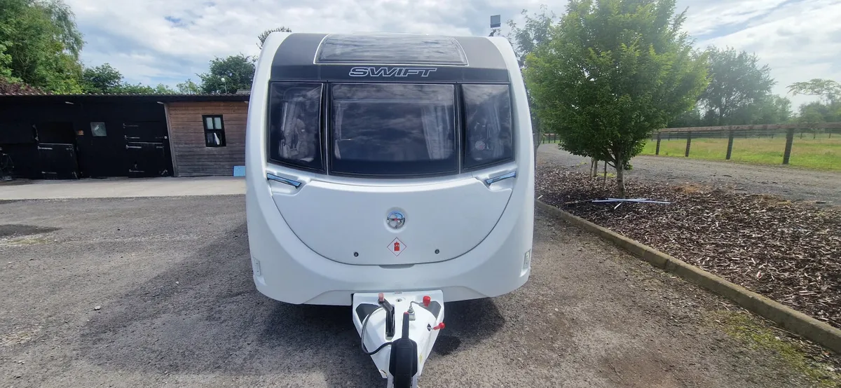 Swift Vogue 560 Island Bed Caravan - Image 2