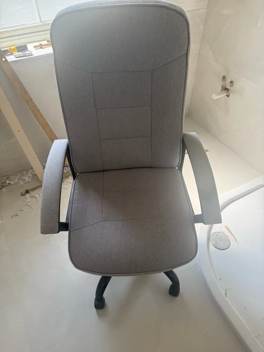 Office chair - Image 1