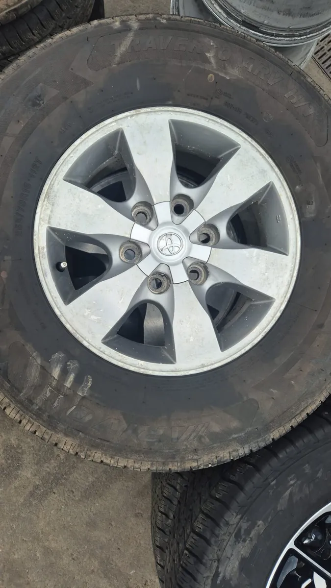 2009 TOYOTA HILUX  WHEELS - Image 1