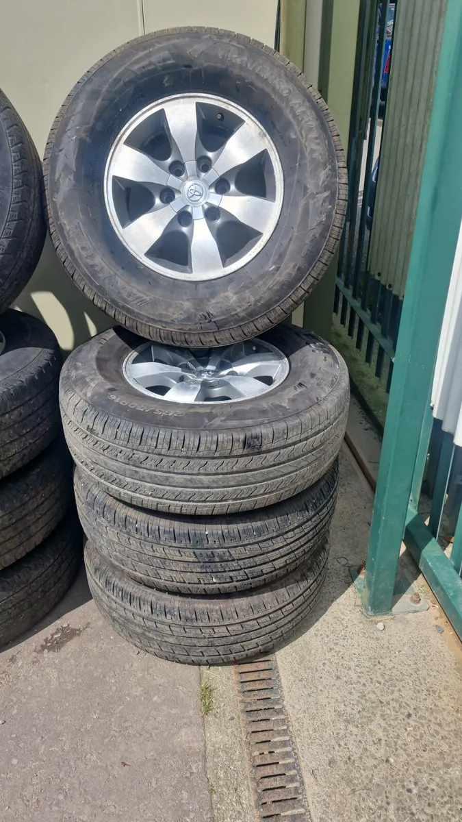 2009 TOYOTA HILUX  WHEELS - Image 2