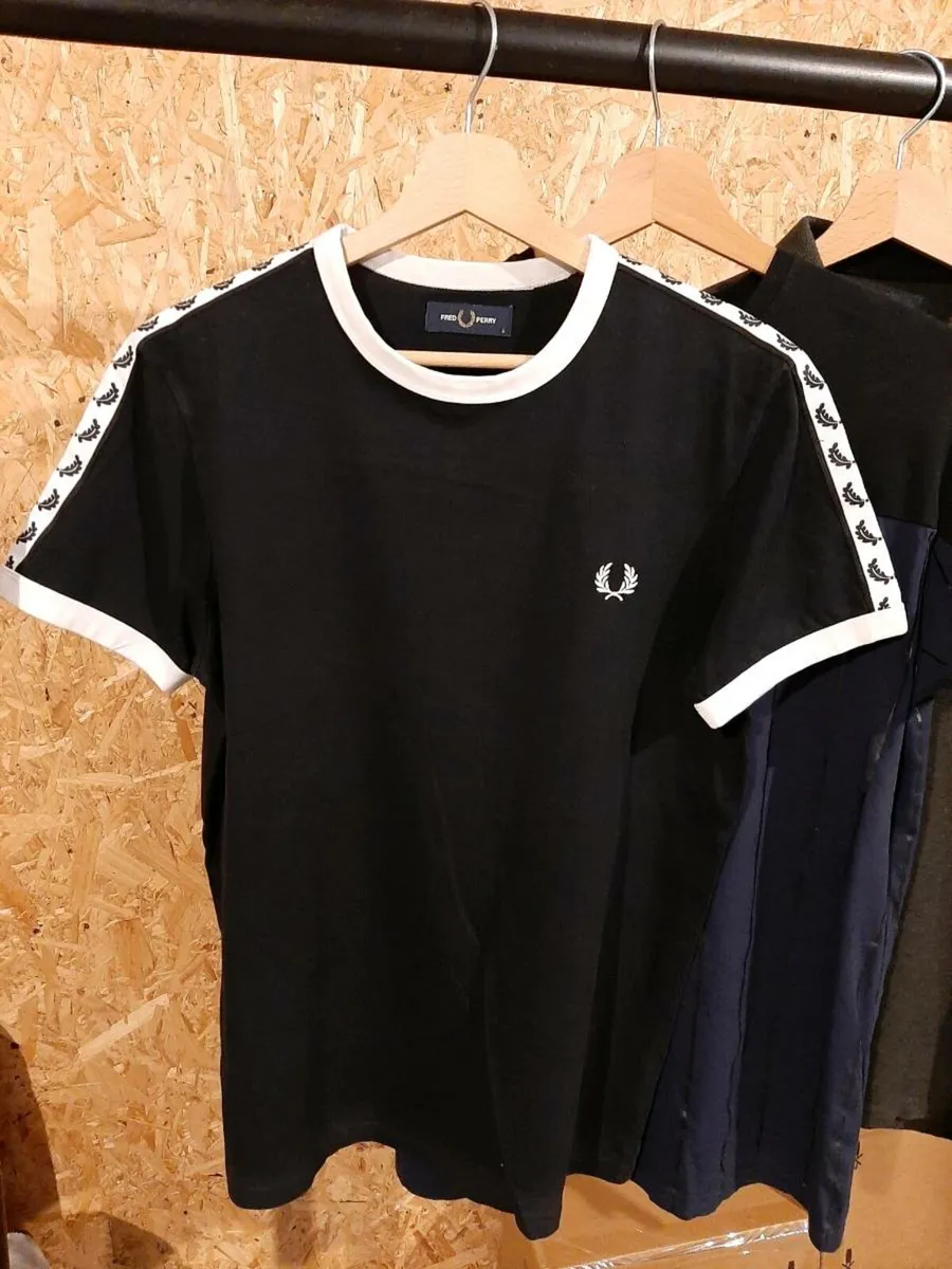 Young mens/teenagers branded clothes - Image 1