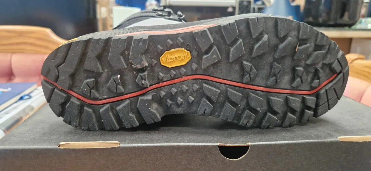 Ladies Hiking Boots & Adjustable Knee Support - Image 4