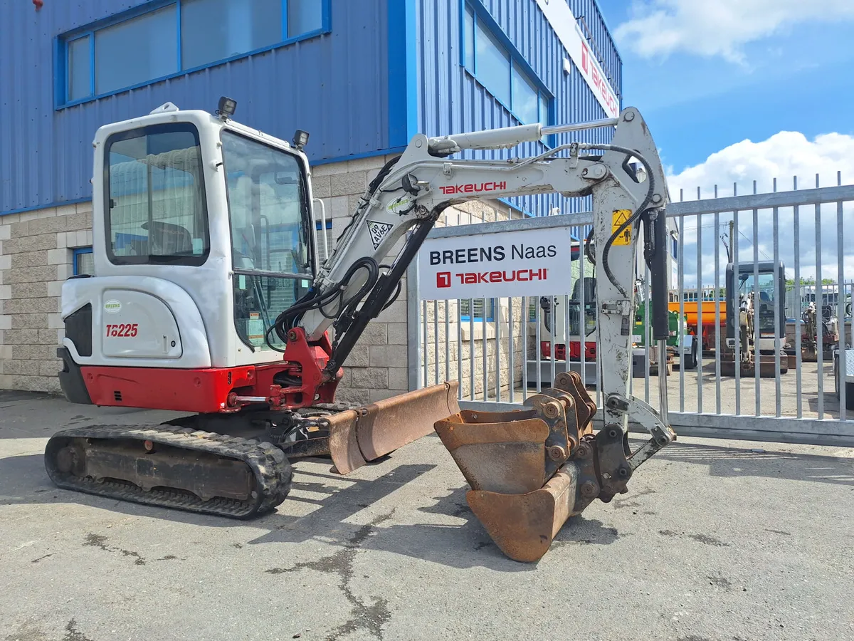 Takeuchi TB225 Digger - Image 3