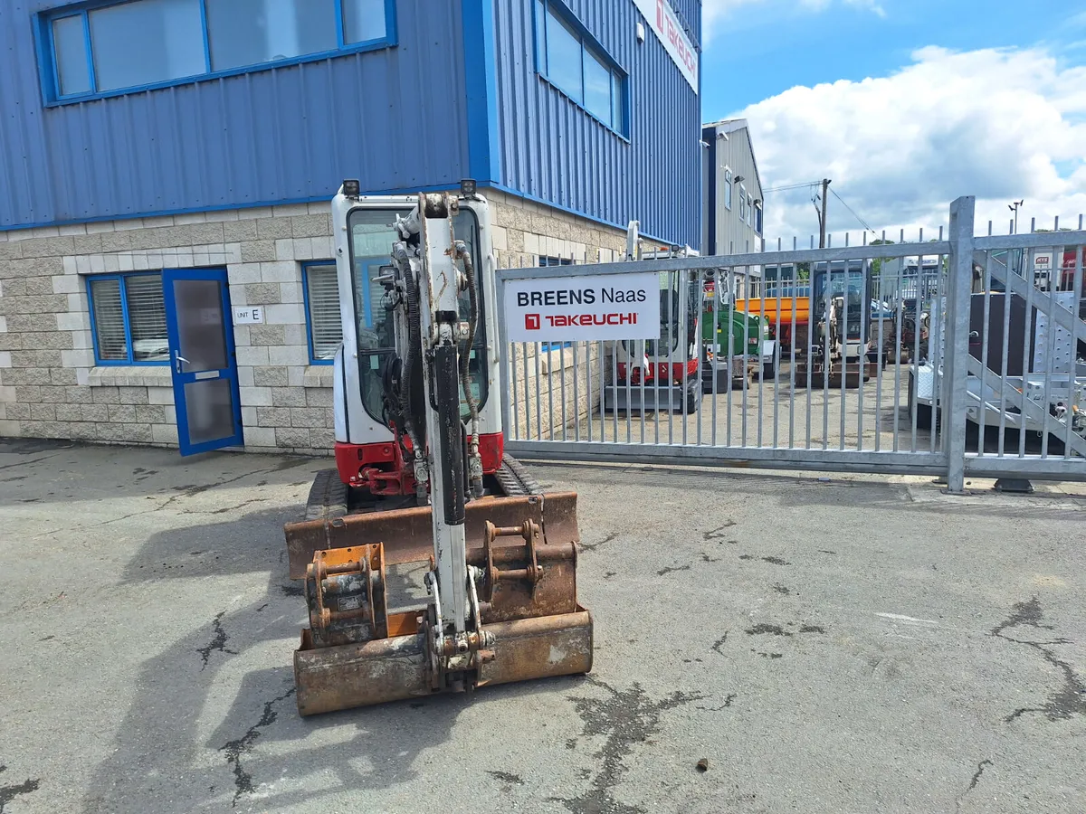 Takeuchi TB225 Digger - Image 4
