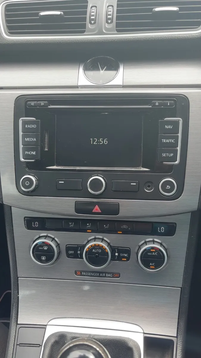 Volkswagen Passat 2013 - Image 2