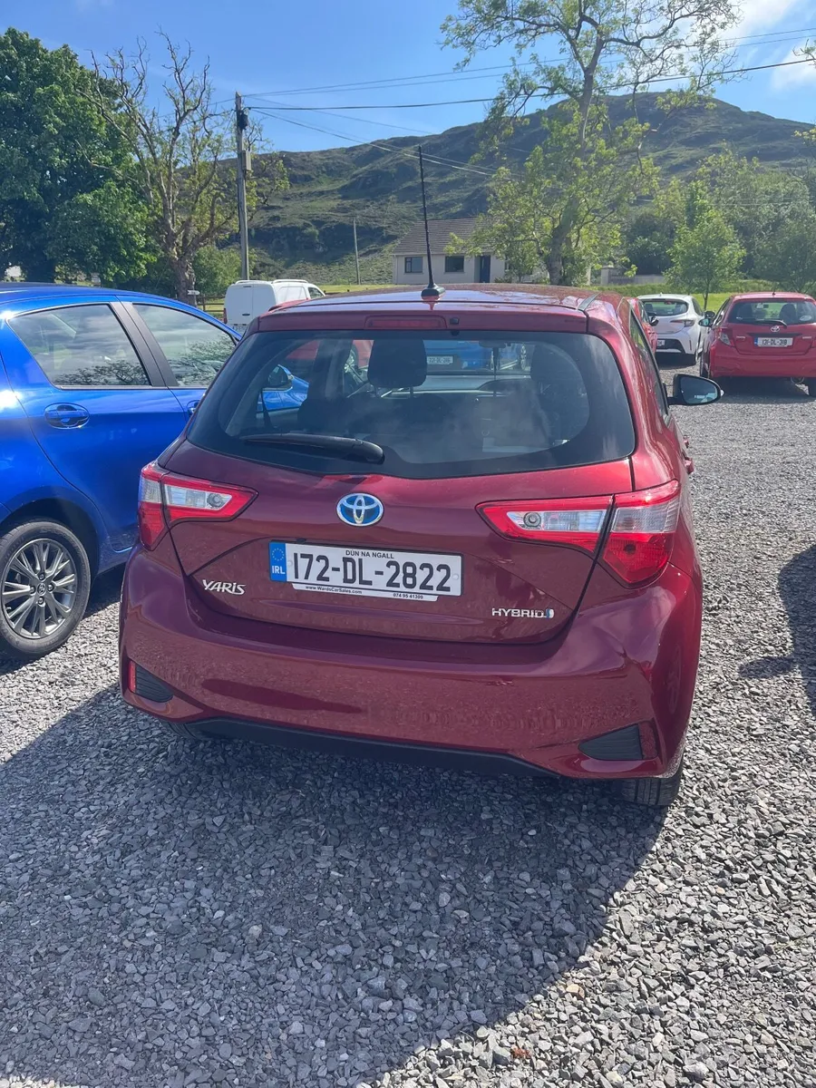 Red Hybrid Toyota Yaris 2017 - Image 3