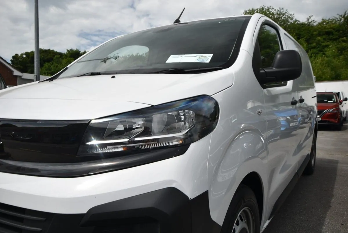 Opel Vivaro 1.5CDTI 120hp Komfort - Image 3