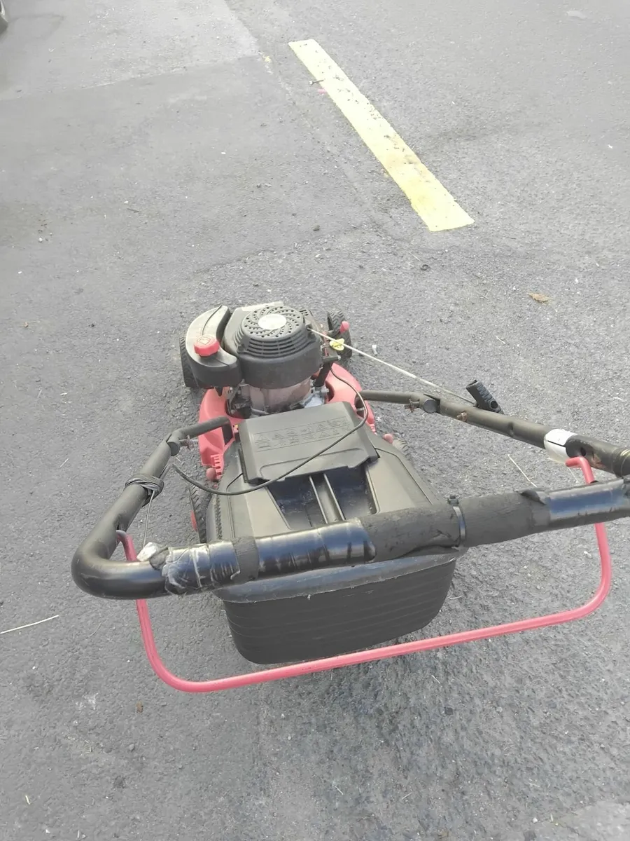Push lawnmower working perfect priced - Image 2