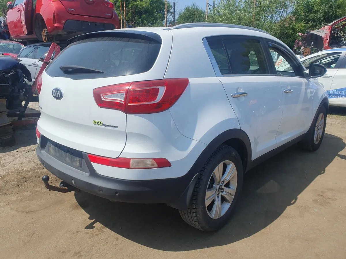 13 KIA SPORTAGE  1.7  CRDI (D4FDD) FOR BREAKING - Image 4
