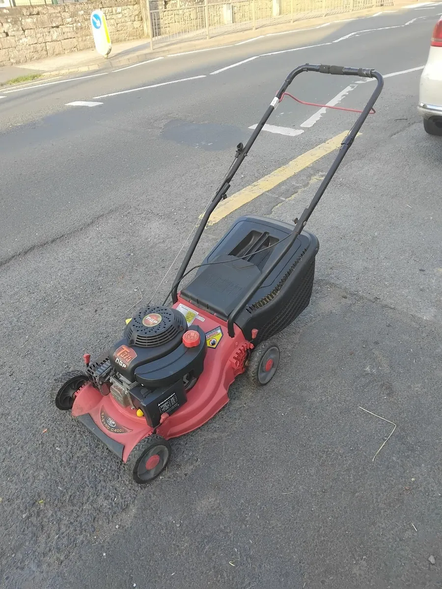 Push lawnmower working perfect priced - Image 4