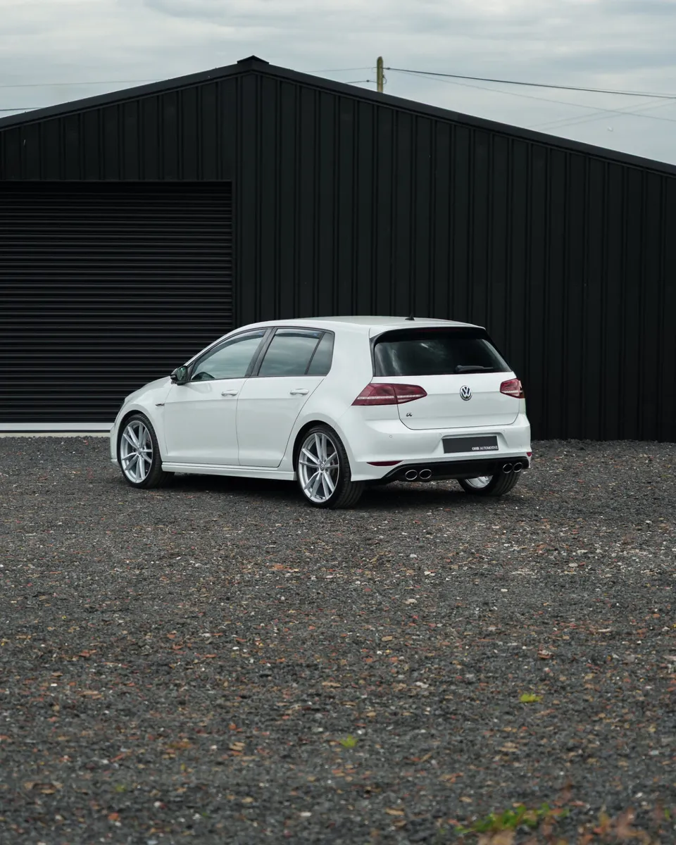 Volkswagen Golf R - Image 4