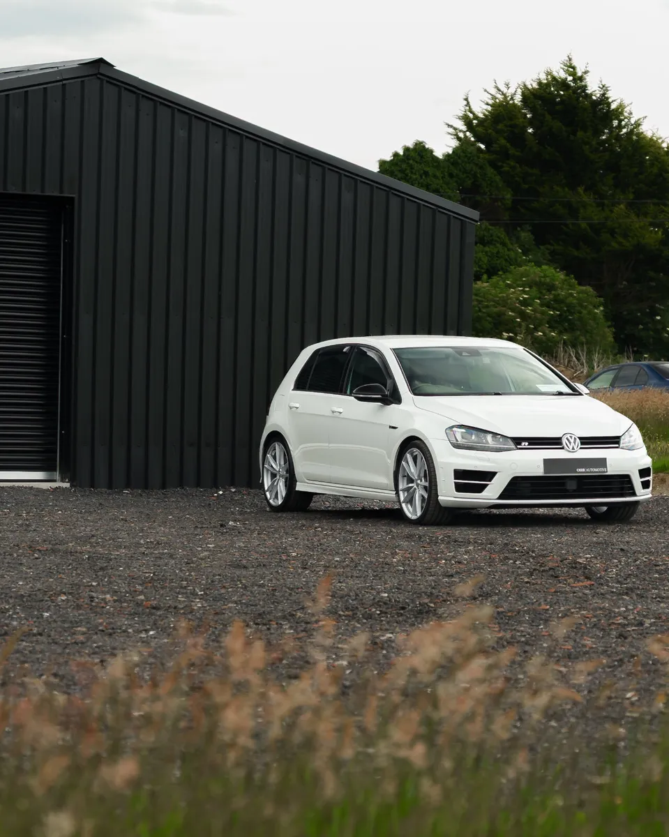 Volkswagen Golf R - Image 2