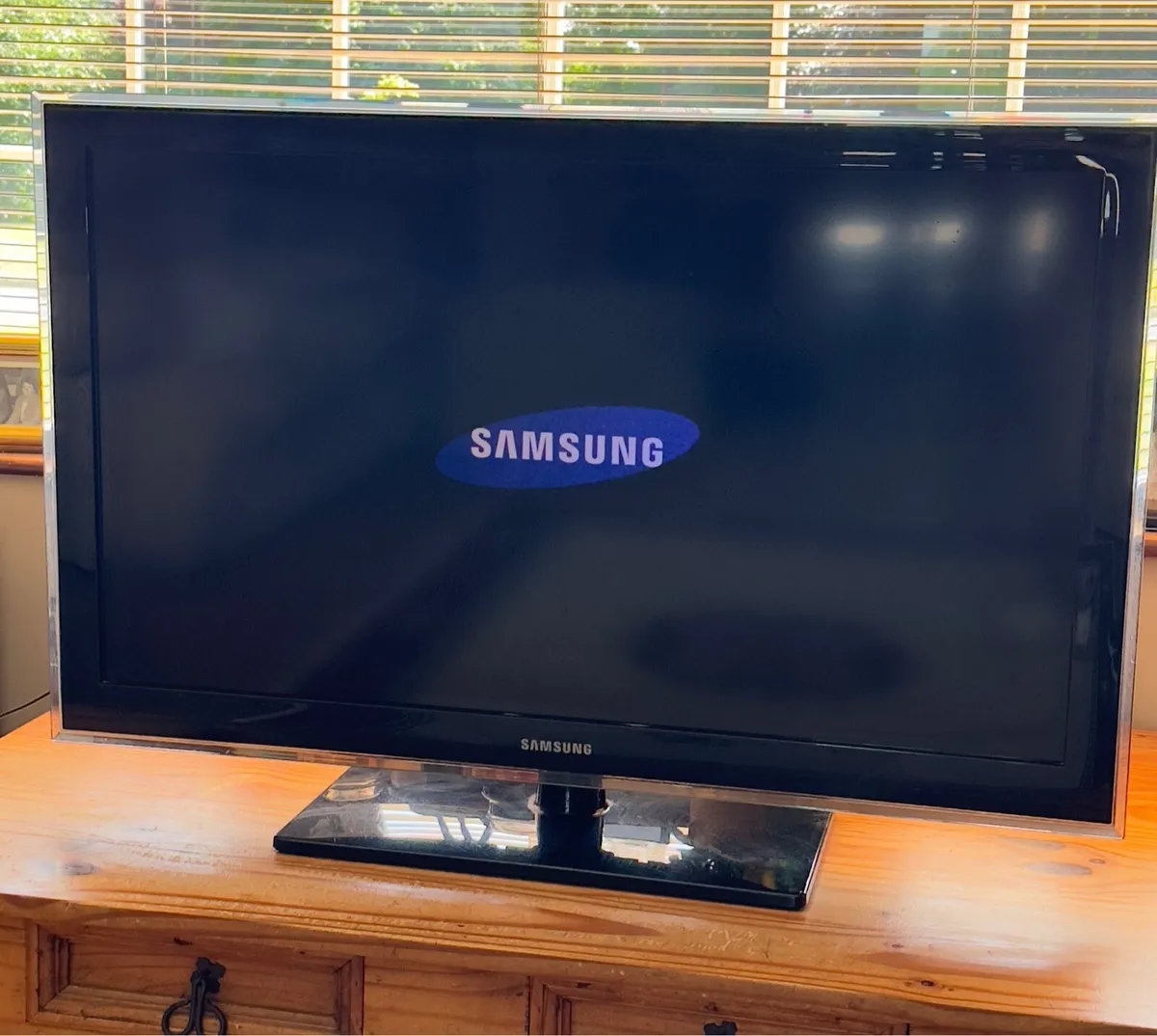 Samsung 40 Inch TV - Image 1
