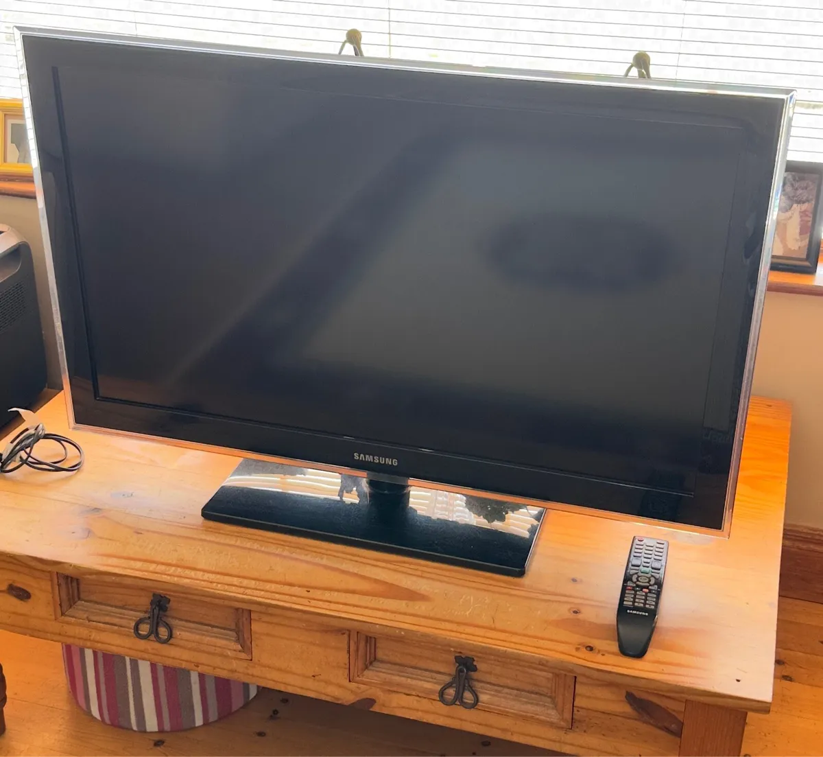 Samsung 40 Inch TV - Image 2