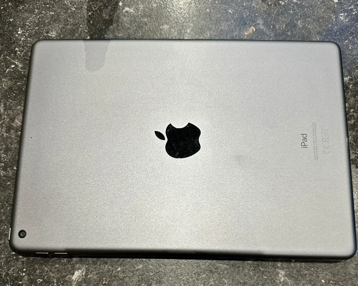 iPad 7th Gen, iOS 18.5, As New Condition. - Image 4