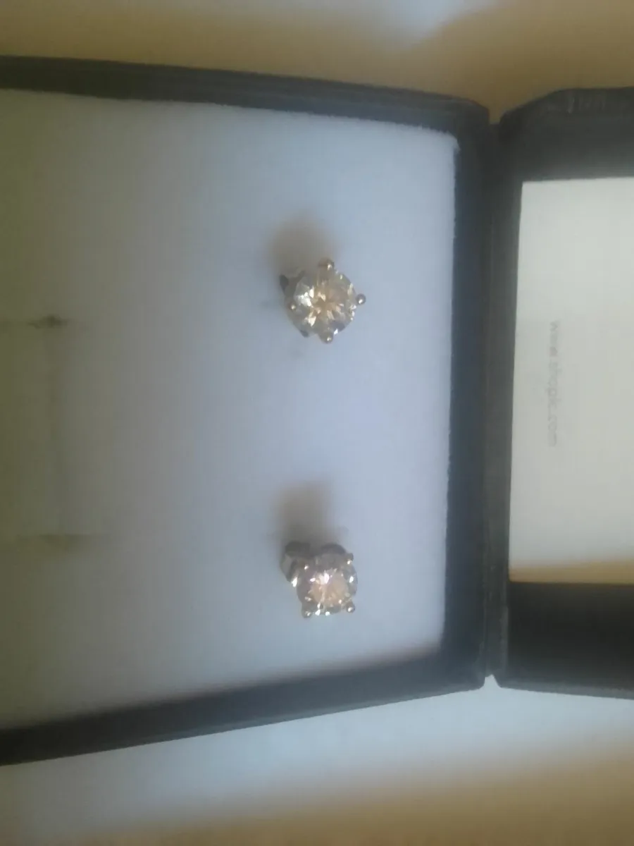 STERLING SILVER/GOLD MOISSANITE STUD EARRINGS - Image 2