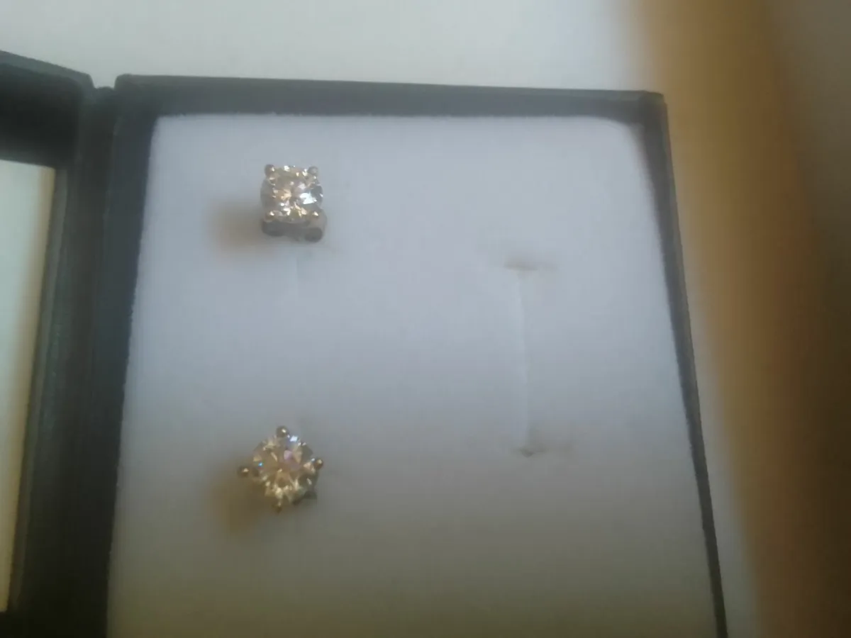 STERLING SILVER/GOLD MOISSANITE STUD EARRINGS - Image 3