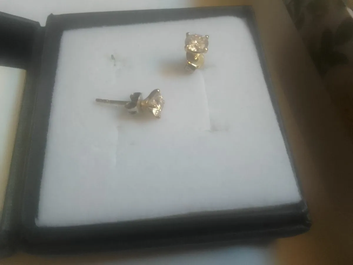 STERLING SILVER/GOLD MOISSANITE STUD EARRINGS - Image 4