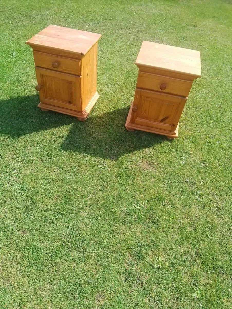 2 lockers - Image 1
