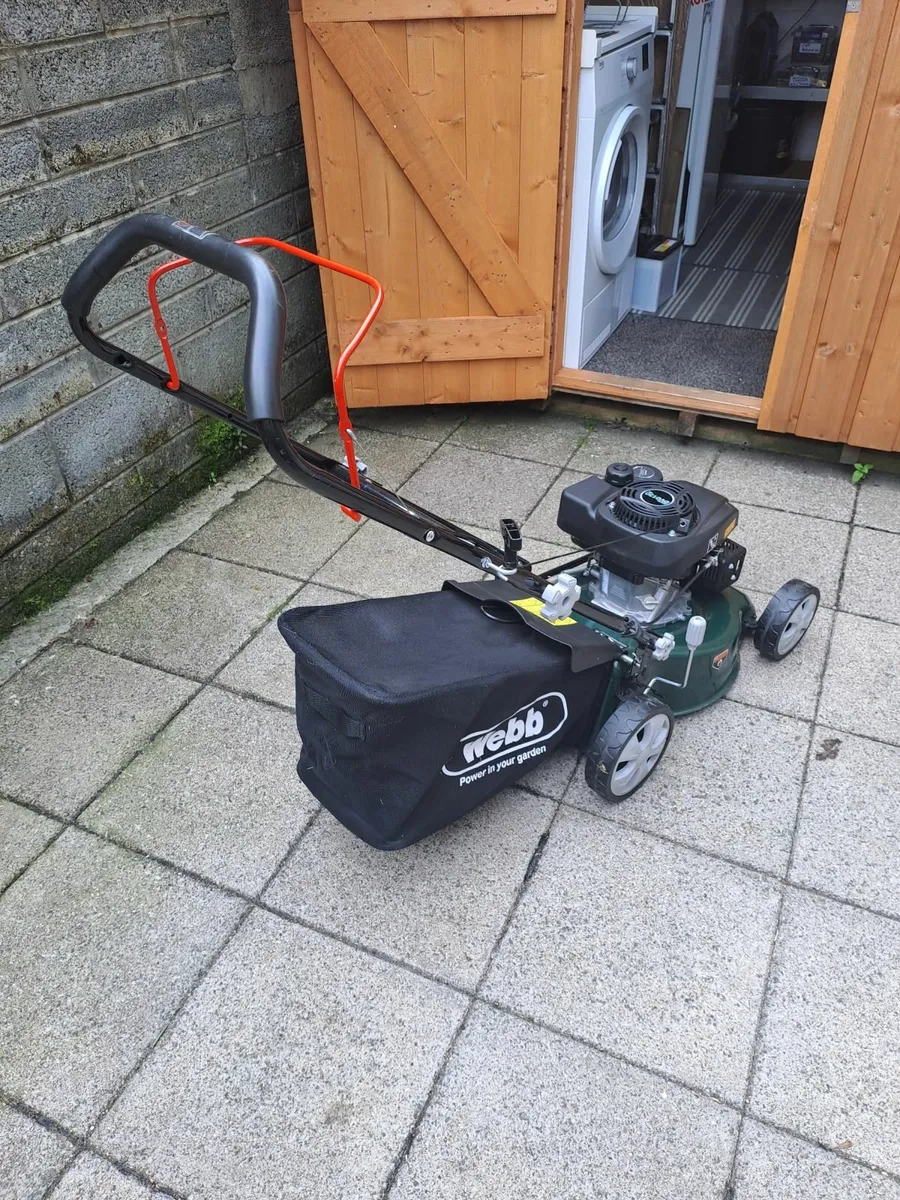 Petrol lawnmower - Image 1
