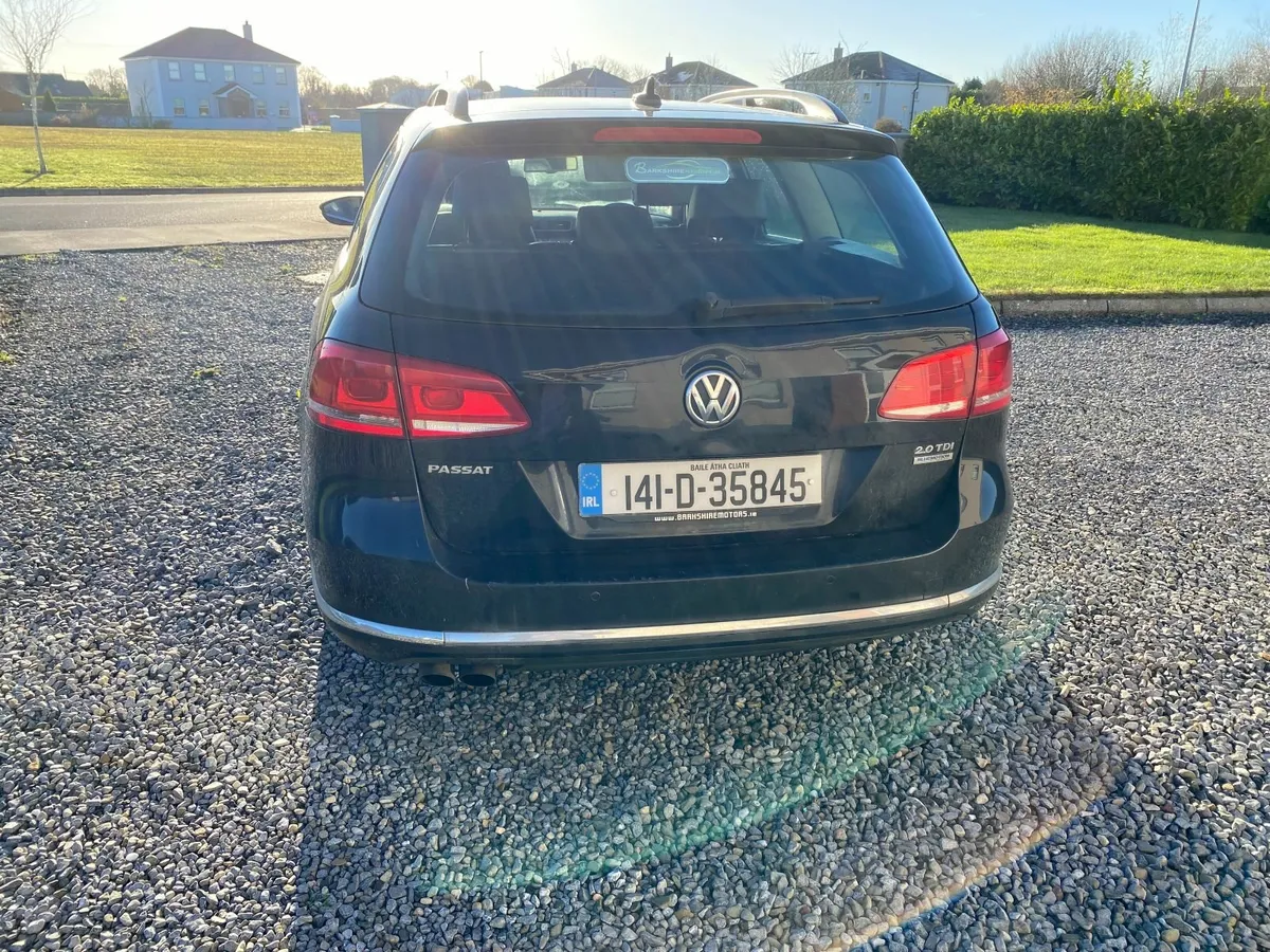 Volkswagen Passat 2014 - Image 2