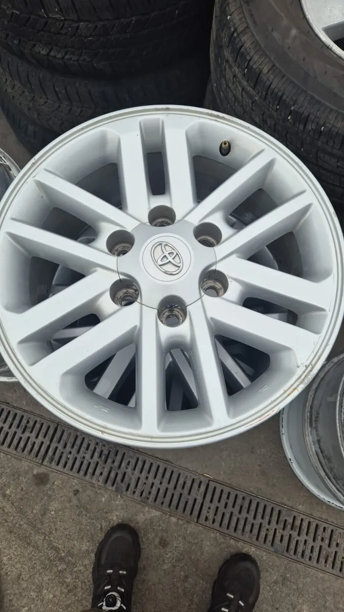 2012 Toyota Hilux wheels