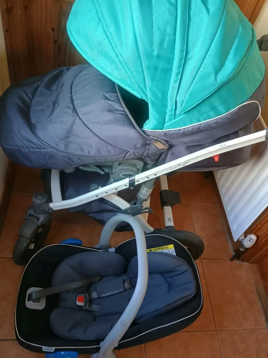 Baby pram with car seat & Iso fix - Image 1