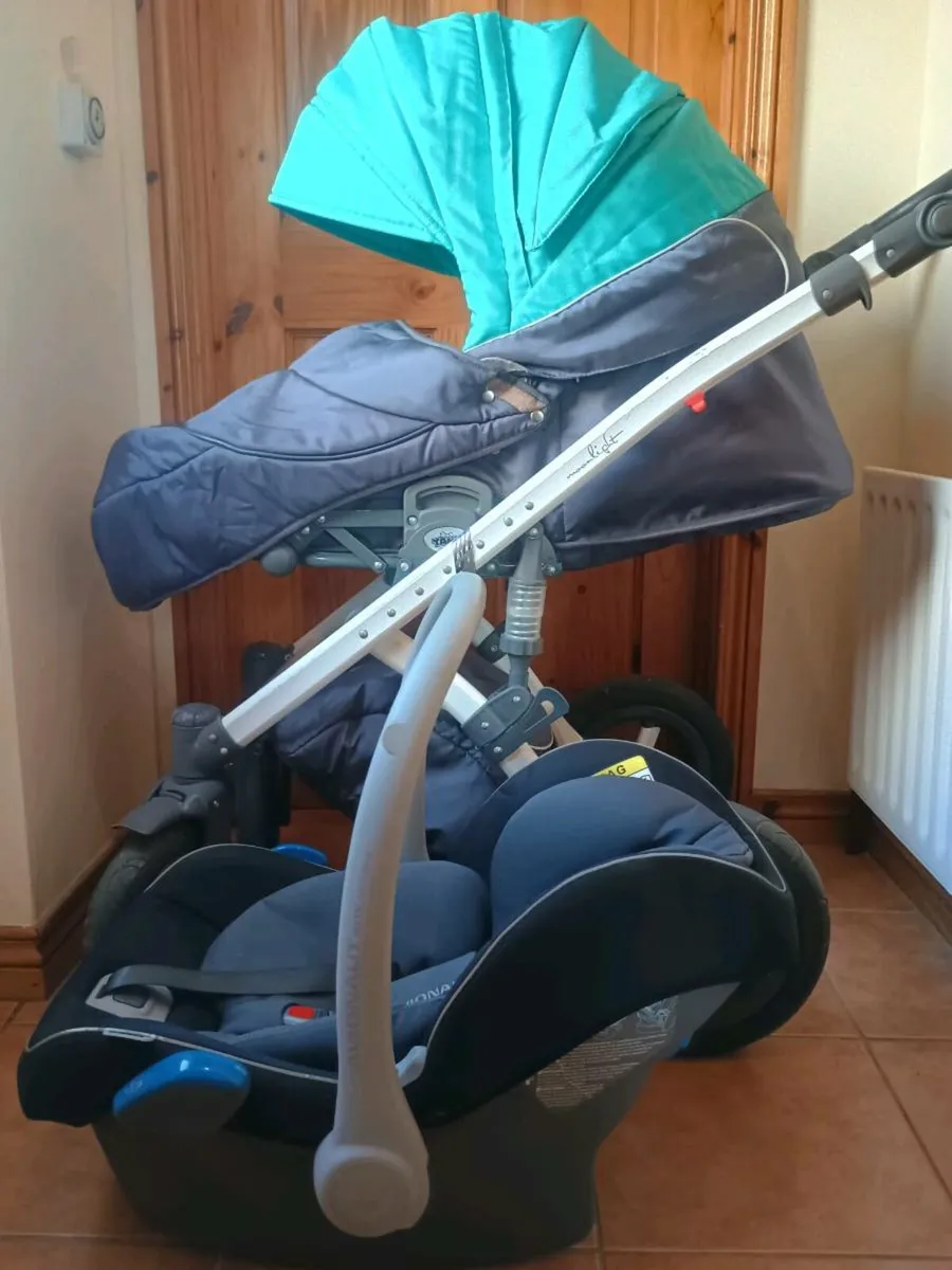 Baby pram with car seat & Iso fix - Image 2