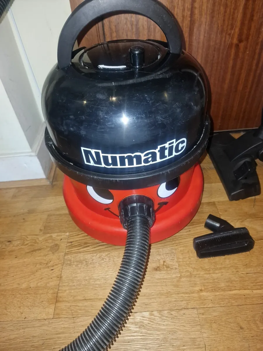 Vacuum cleaner NUMATIC - Image 1