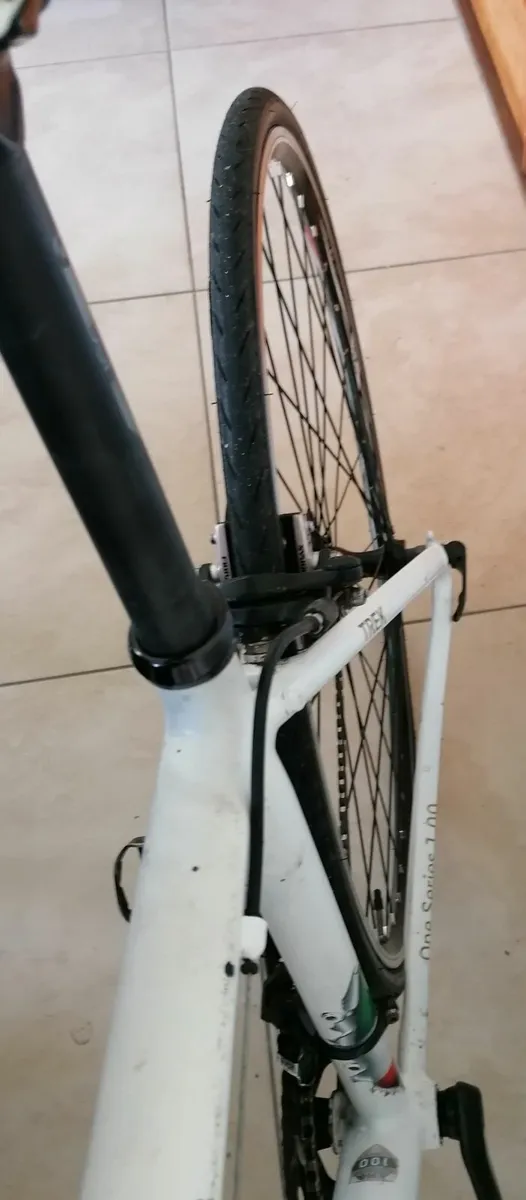 Road bike - Image 1
