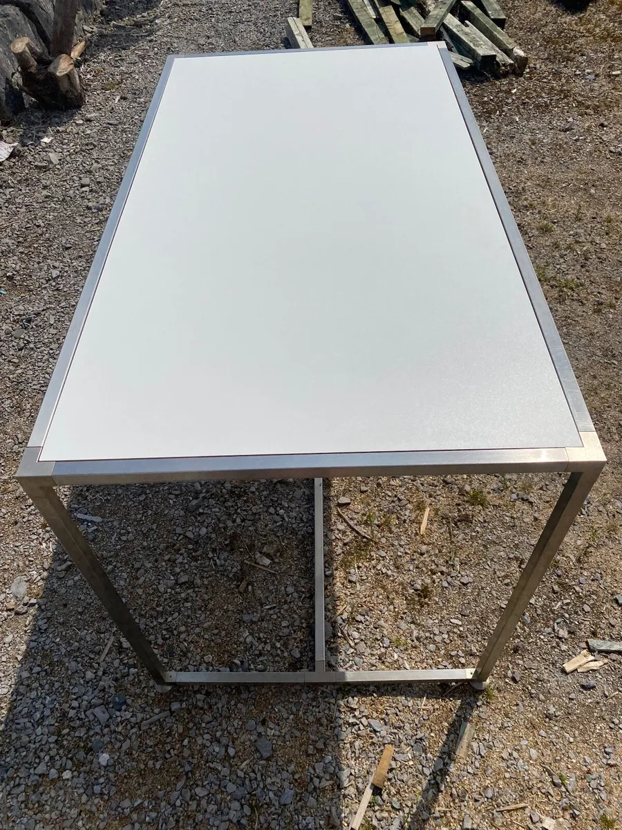 Display table - Image 3