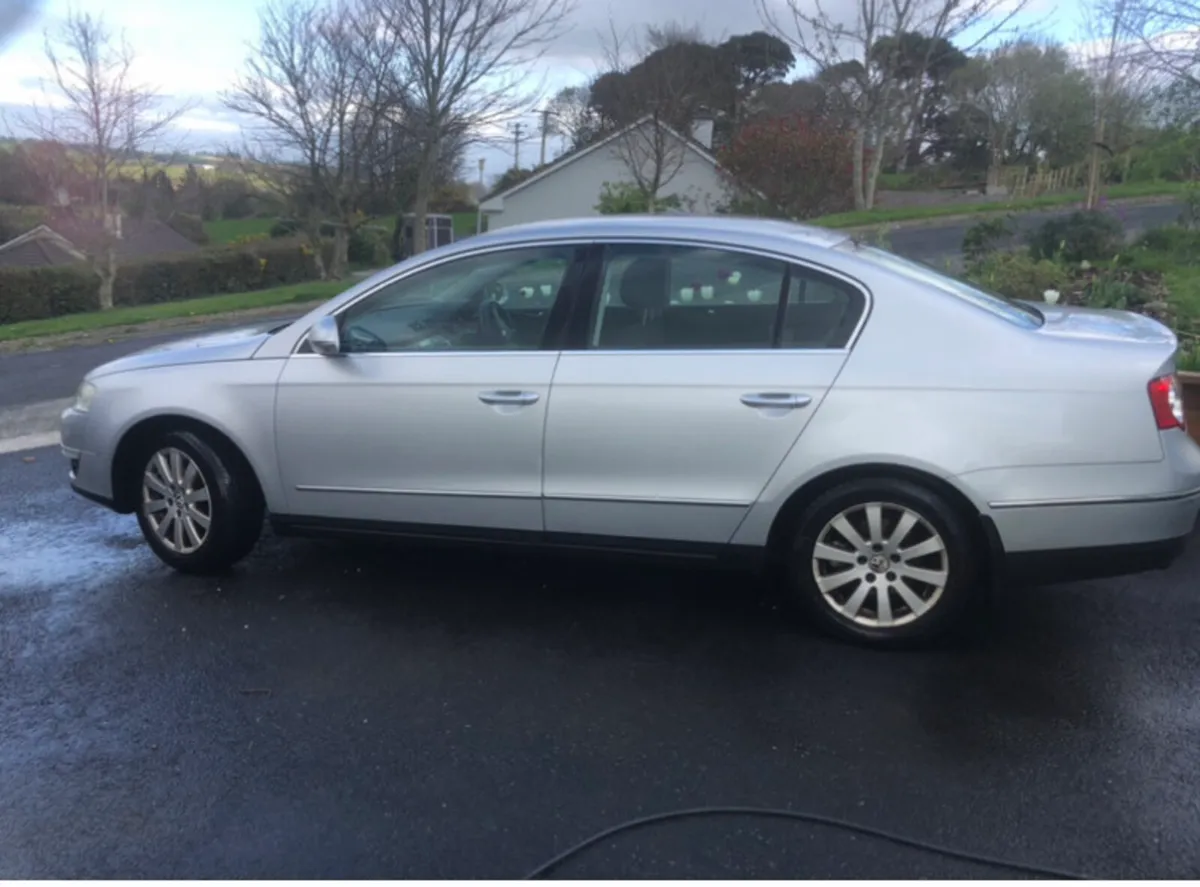 Volkswagen Passat 2010 Silver - Image 3