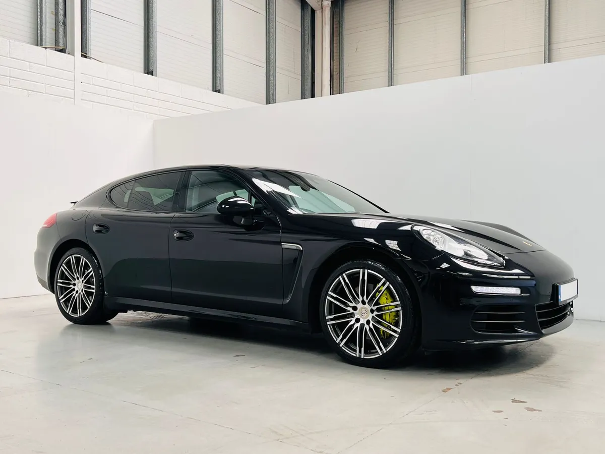2015 Porsche Panamera 3.0L E-Hybrid - Image 2