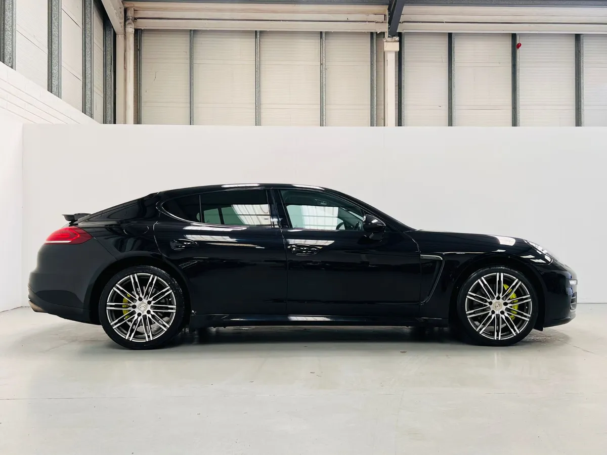 2015 Porsche Panamera 3.0L E-Hybrid - Image 3