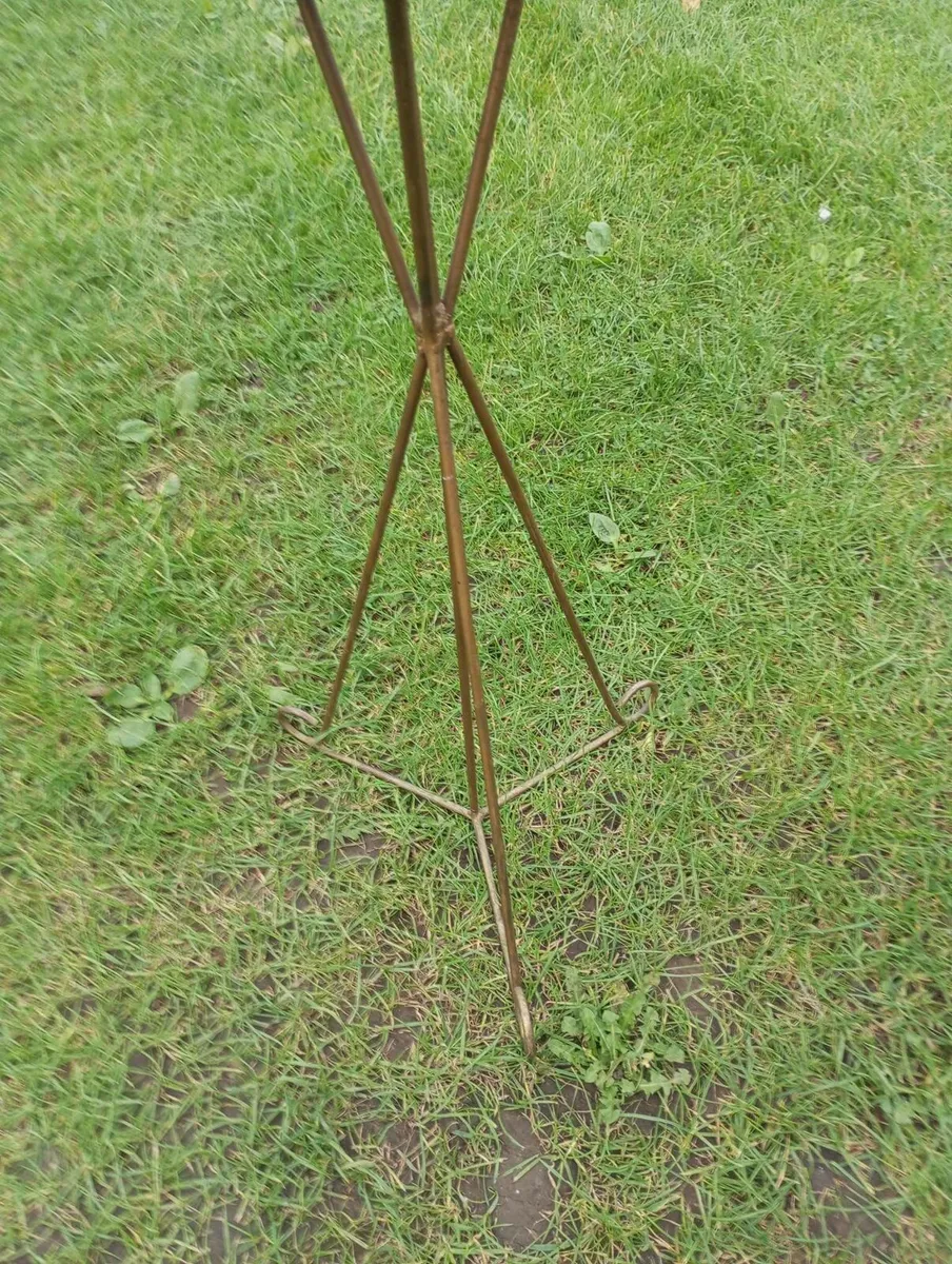 Lovely side table - Image 3