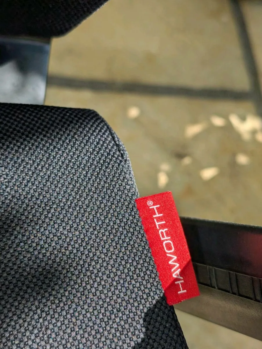 Ergonomic office chair - Image 4