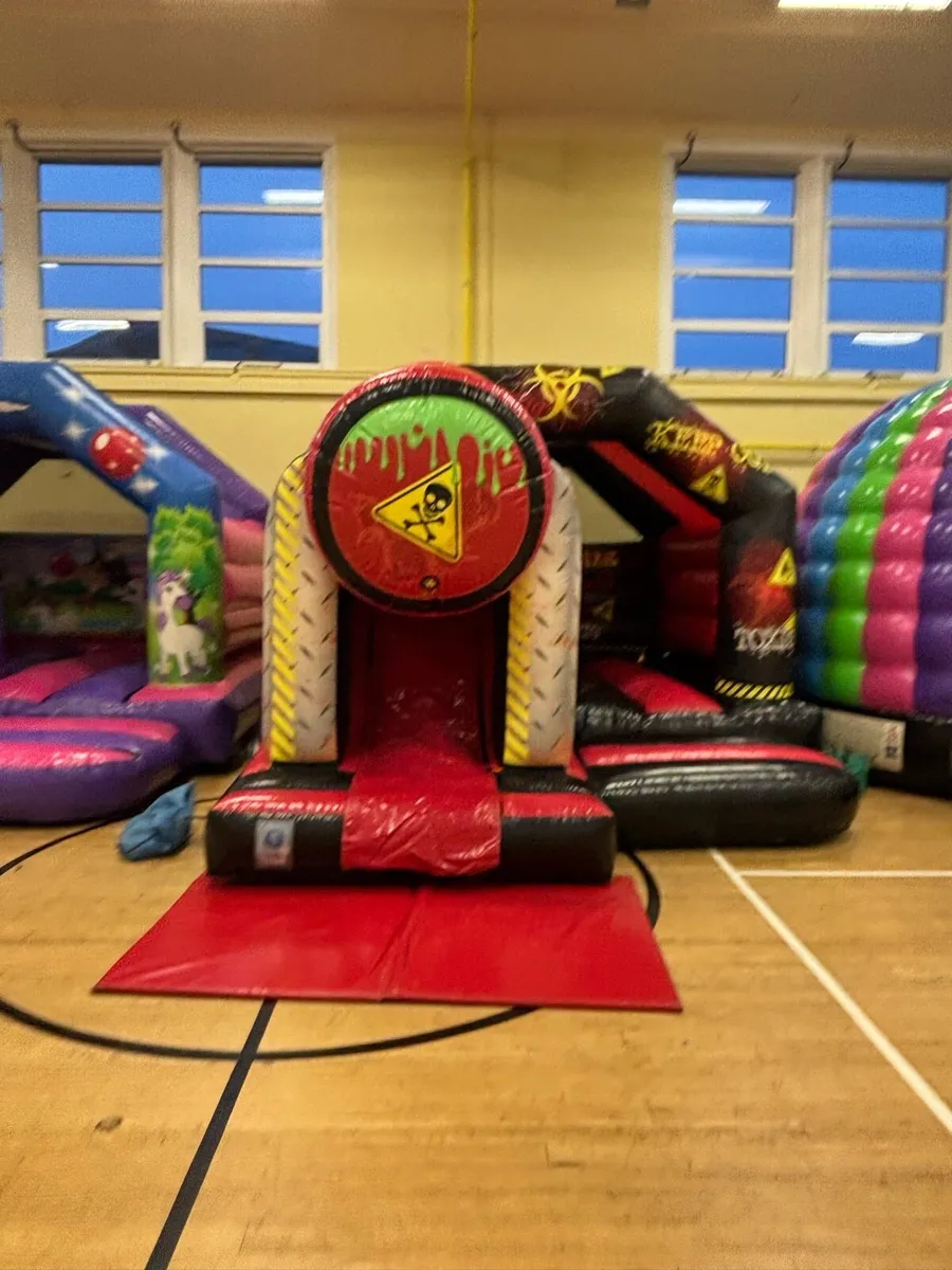 Bounce castles - Image 1