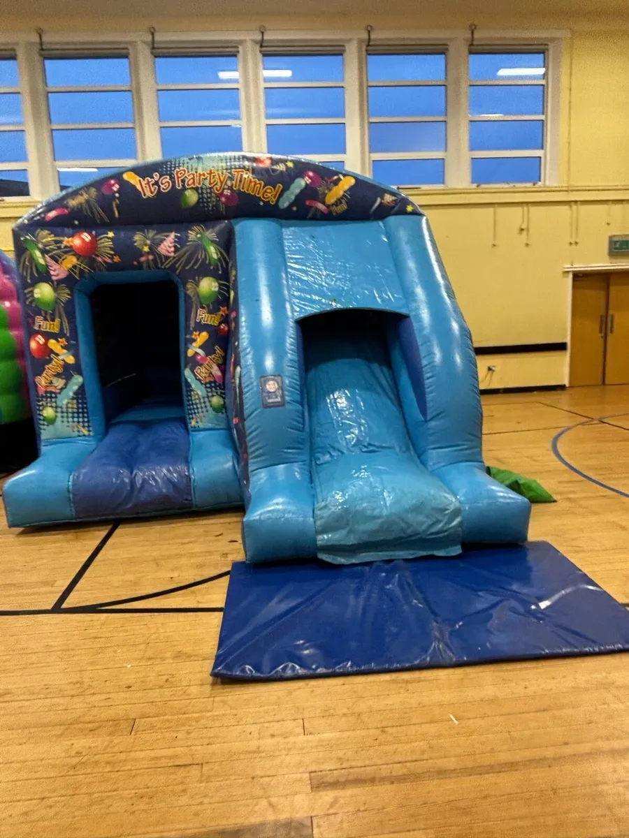 Bounce castles - Image 2