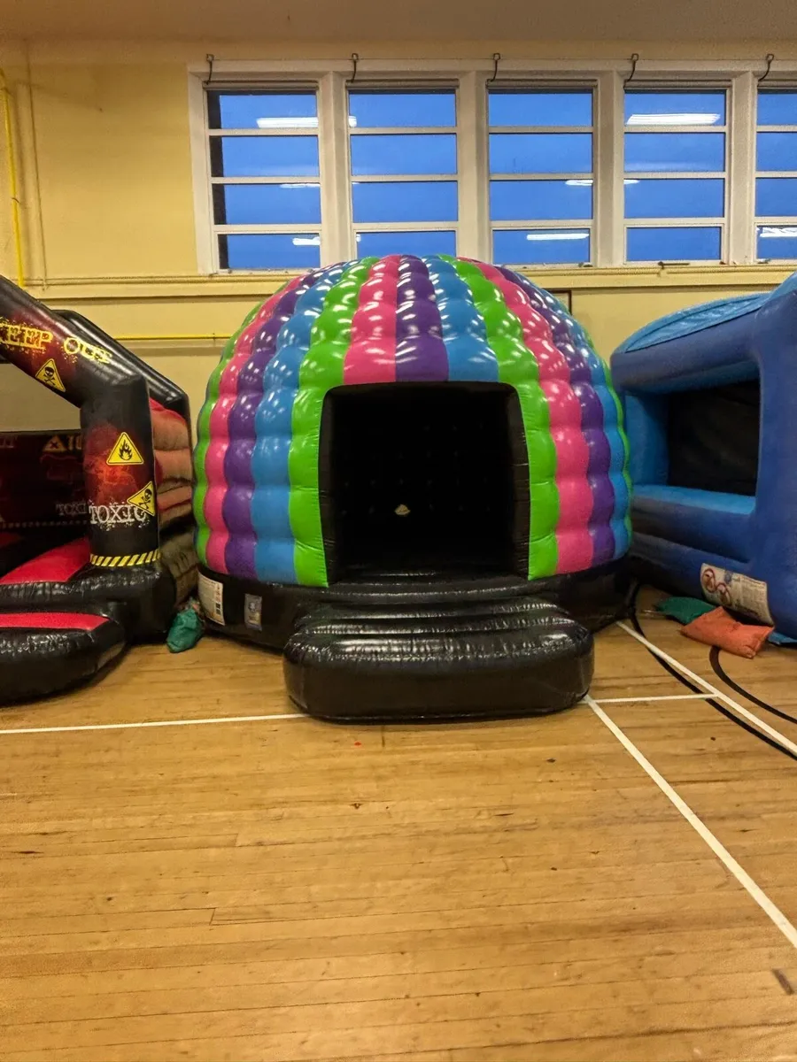 Bounce castles - Image 3