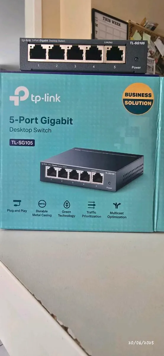 2× gigabit TP-Link switches - Image 1