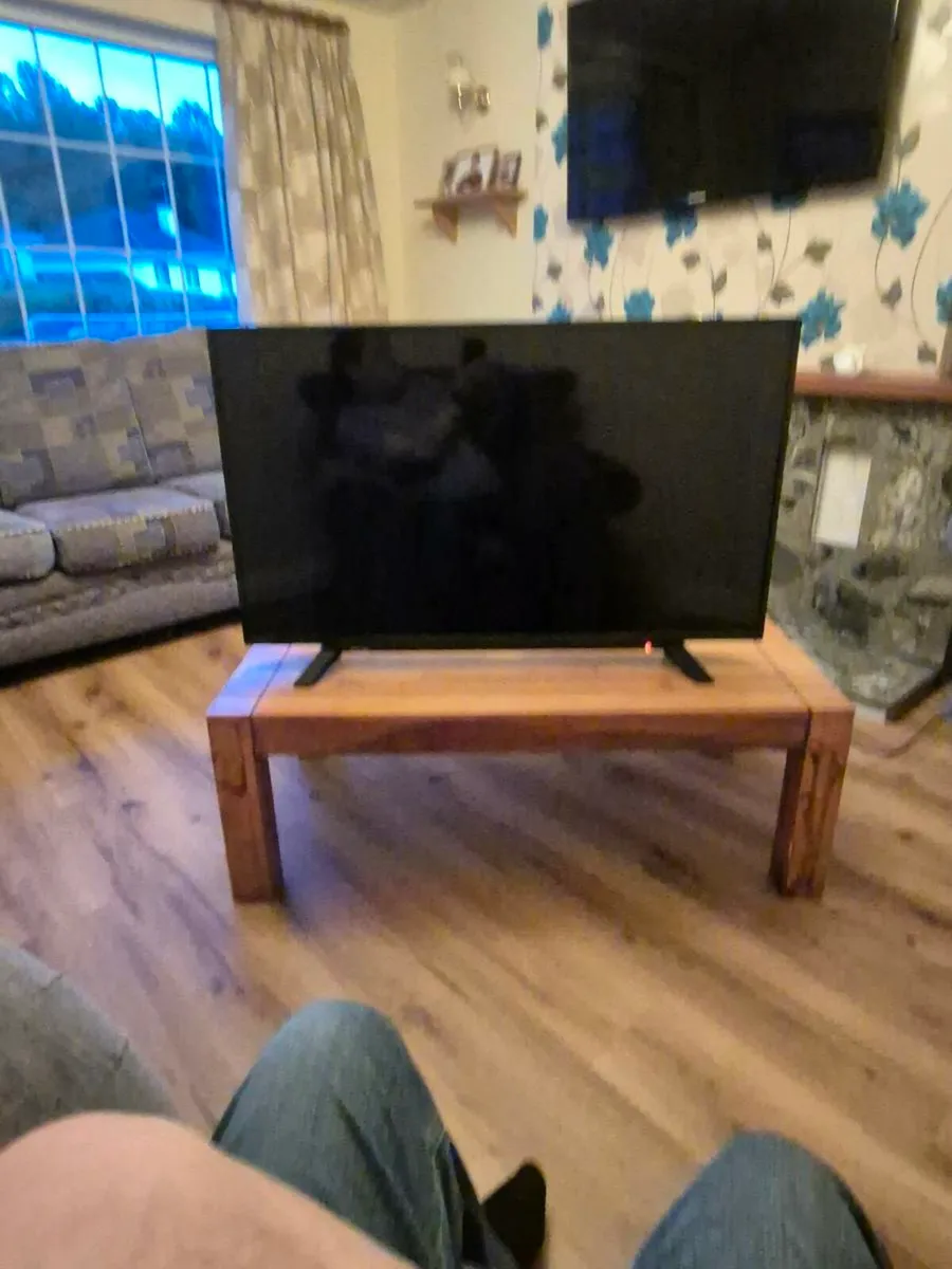 Toshiba 43"Smart TV - Image 3