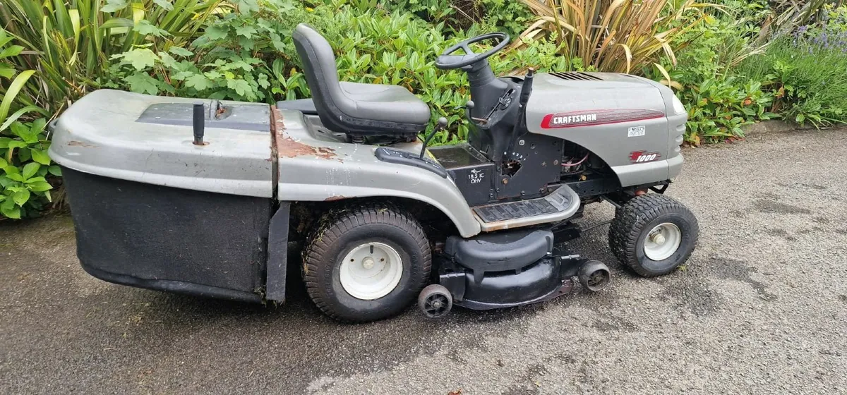 Ride on lawnmower - Image 1