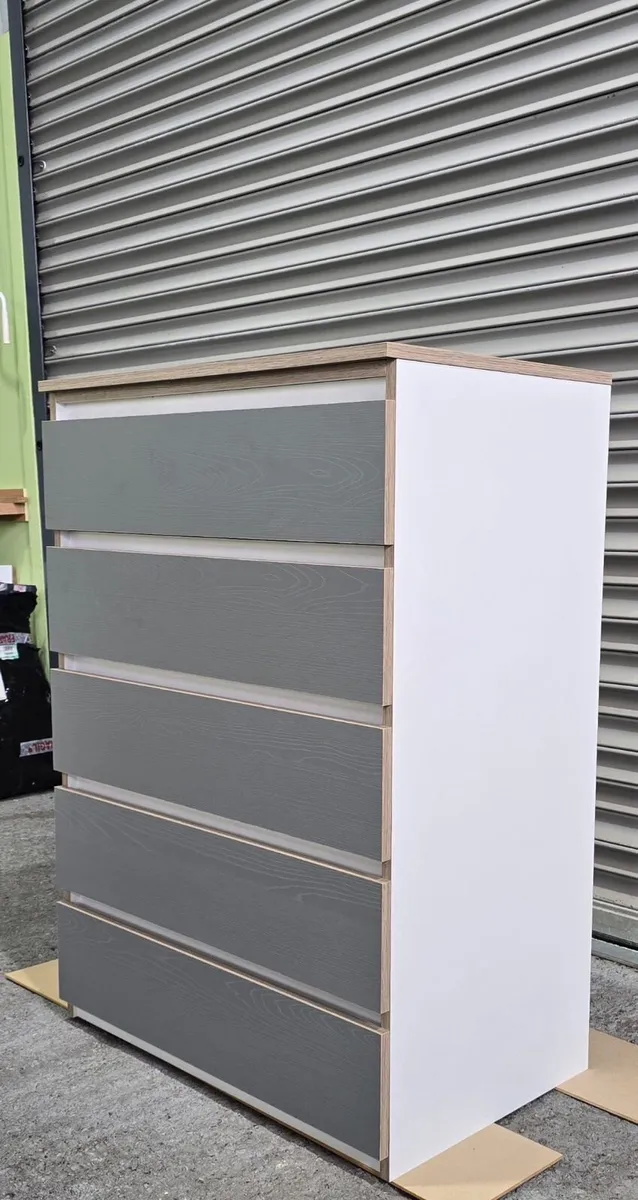 Chest of drawers - Image 1