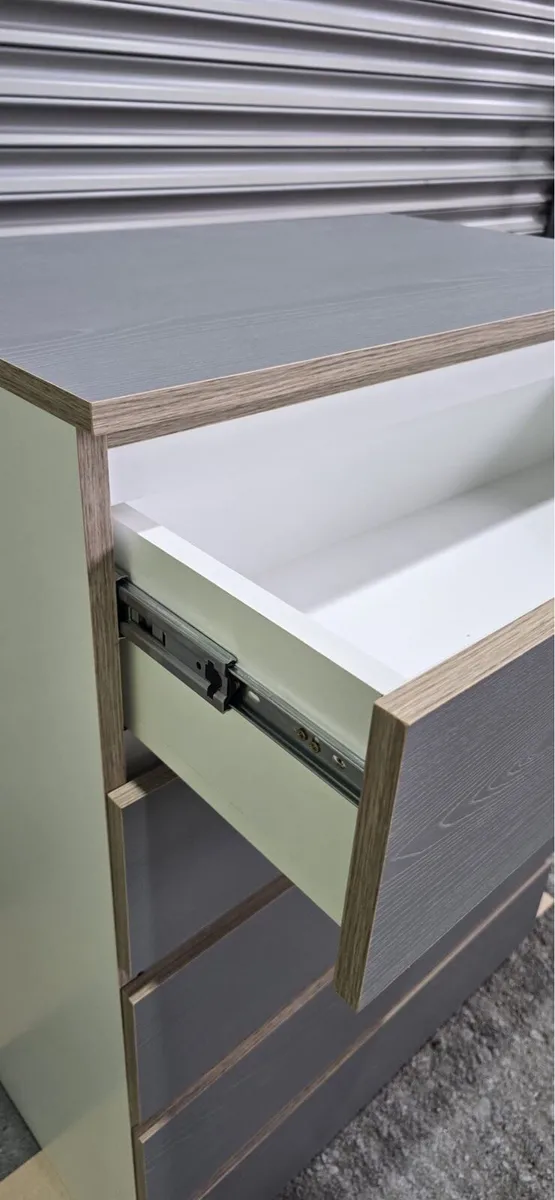 Chest of drawers - Image 2