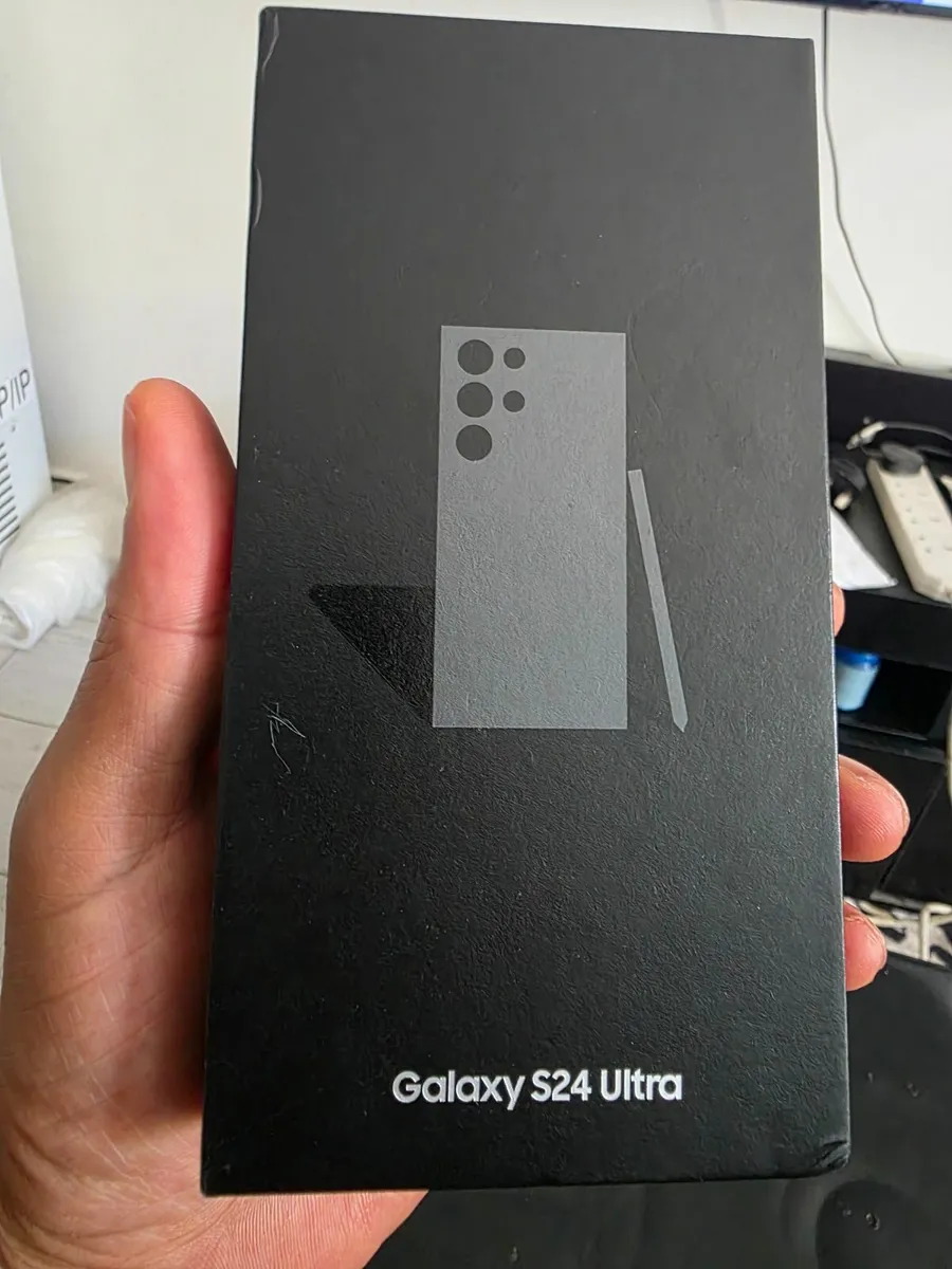 BRAND NEW SAMSUNG S24 ULTRA - Image 3